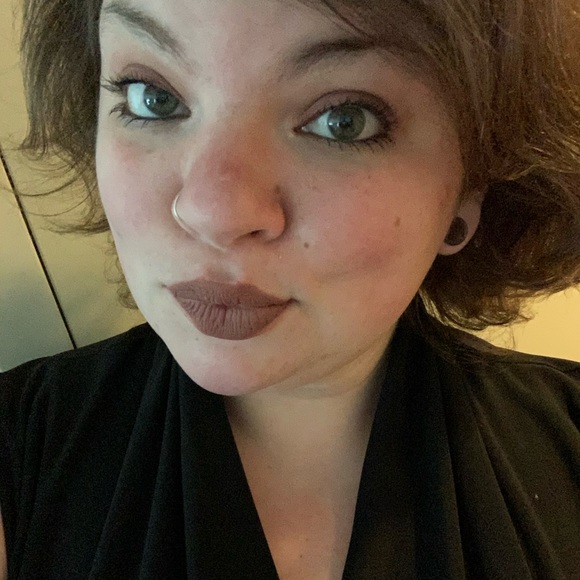 Profile Picture of Andrea Jasmine (@andreajasmin672) on Poshmark