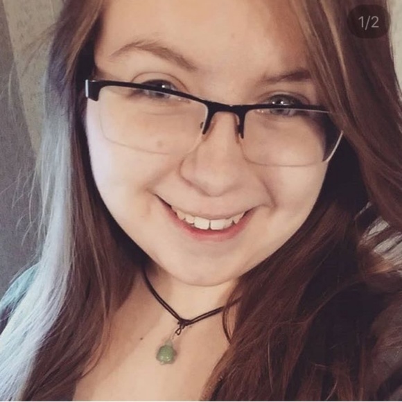 Profile Picture of Allison Cloud (@allisoncloud96) on Poshmark