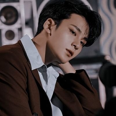 Profile Picture of 𝐃𝐞𝐫𝐞𝐤 𝐒𝐜𝐡𝐮𝐥𝐭𝐳 (@physcdzrk) on Twitter