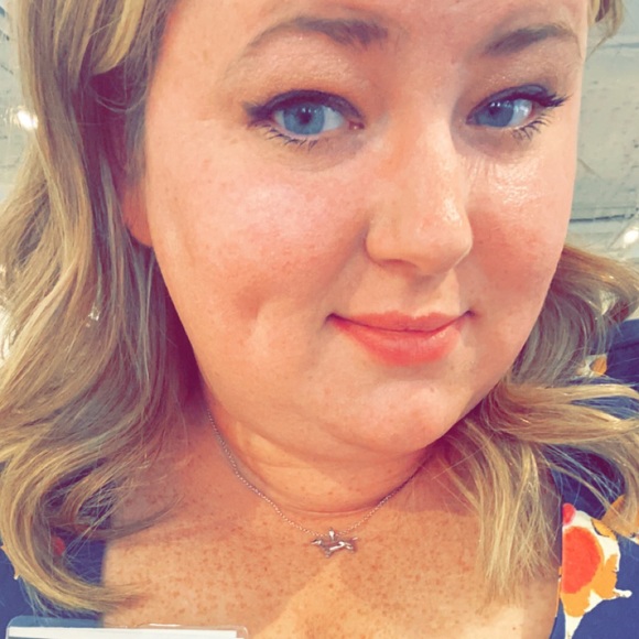 Profile Picture of Julia Beaubien (@heyjoowia) on Poshmark