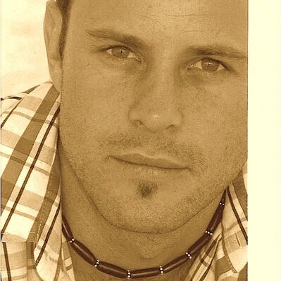 Profile Picture of John David Glessner (@beacbear) on Twitter