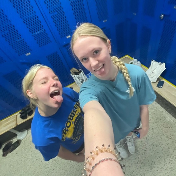 Cora Jensen - Poshmark Profile Picture of Cora Jensen (@cora_jensenn) on Poshmark