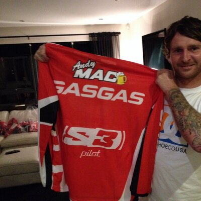 Profile Picture of Andy McLoughlin (@andymac58) on Twitter