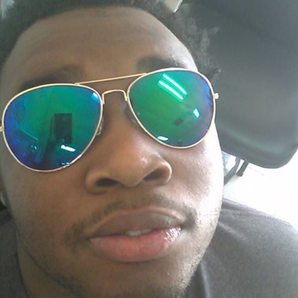 Profile Picture of Ray Oliver (@rayoliver720) on Poshmark