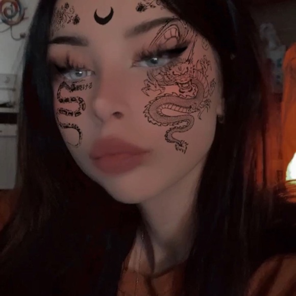 Profile Picture of Angel Patterson (@ayngel03) on Poshmark