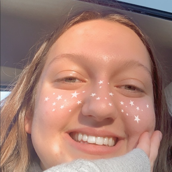 Profile Picture of Lizzie Rizzotti (@lizzie_rizzotti) on Poshmark