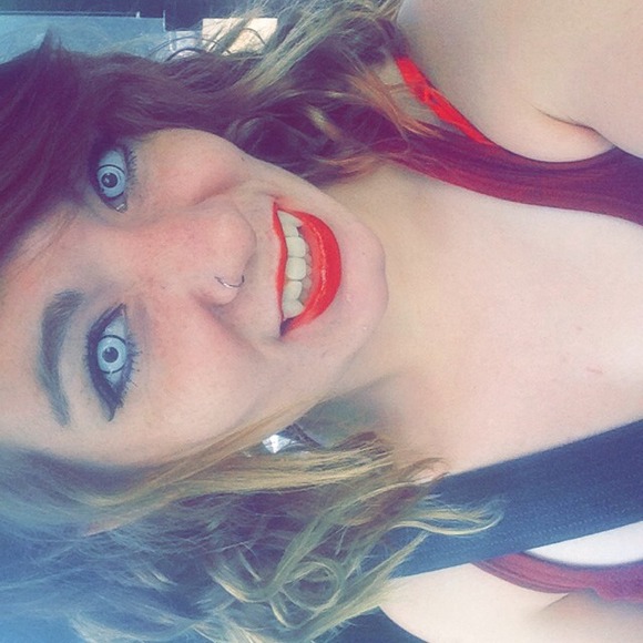 Corinne Eavers - Poshmark Profile Picture of Corinne Eavers (@omgcorinne) on Poshmark