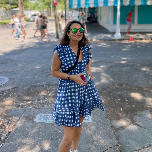 Cornelia Gregory - Poshmark Profile Picture of Cornelia Gregory (@corneliagregory) on Poshmark