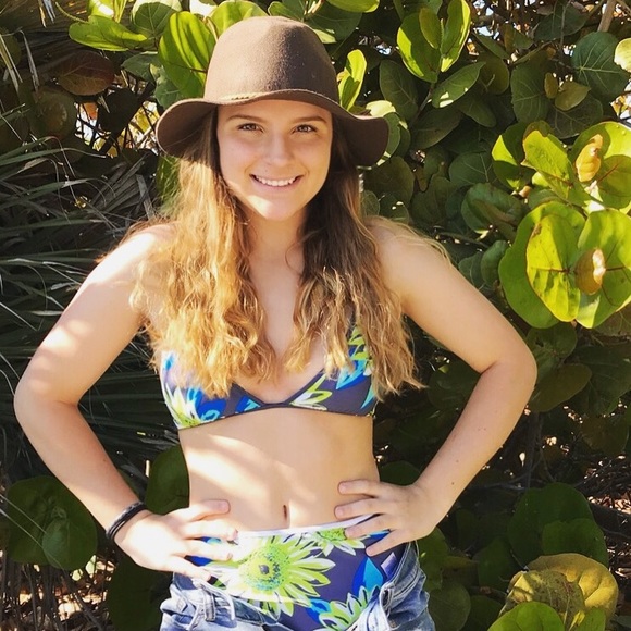 Profile Picture of Alice Osiecki (@osieckialice) on Poshmark