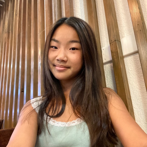 Profile Picture of Chloe Kim (@chlotaykim) on Poshmark