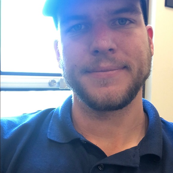 Profile Picture of Andrew Albers (@andrew_albers) on Poshmark