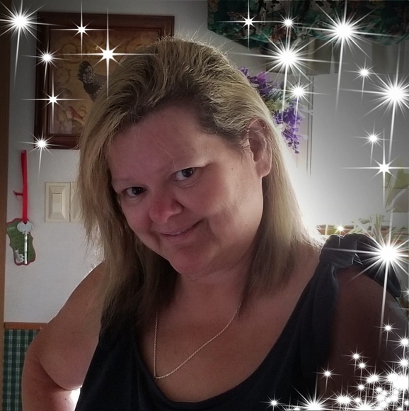 Profile Picture of Lisa Harrup (@lisaharrup) on Poshmark
