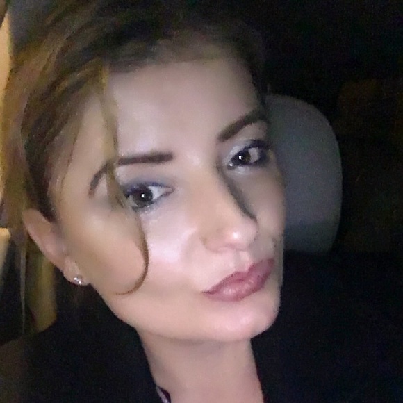 Violeta Mirakaj - Poshmark Profile Picture of Violeta Mirakaj (@vikimontenegro) on Poshmark