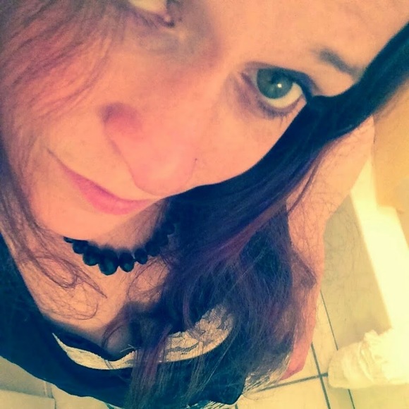 Profile Picture of Lauran Wardrep (@lauranwardrep) on Poshmark