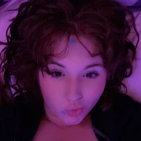 Profile Picture of Jen Rounkles (@sagerunks) on Poshmark