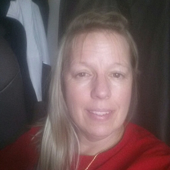 Profile Photo of Debbie Judd (@deb0427) on Poshmark