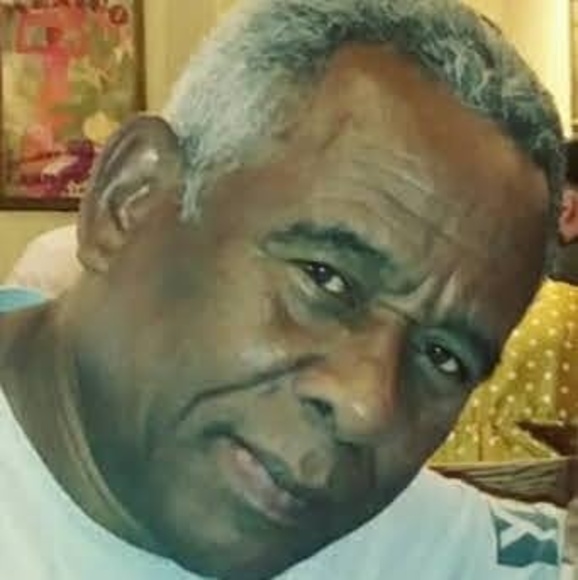 Profile Picture of Reinaldo Calas (@reinaldocalas) on Poshmark