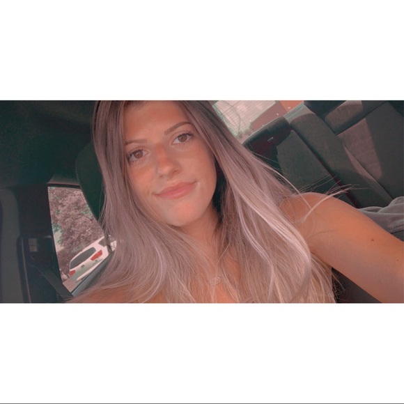 Profile Picture of Jessica Janetzke (@jess_kaa) on Poshmark