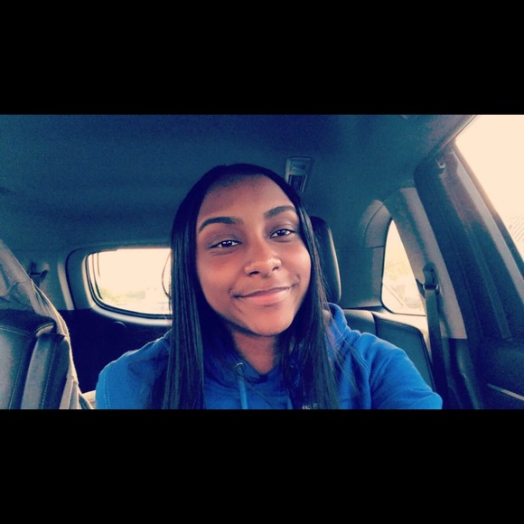 Profile Picture of Skylar Taylor (@skylar_taylor) on Poshmark