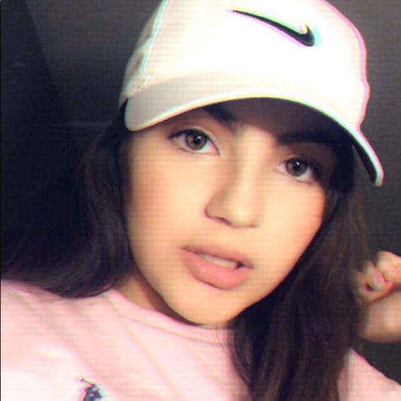 Profile Picture of Danielle Rivera (@daniellee57) on Poshmark