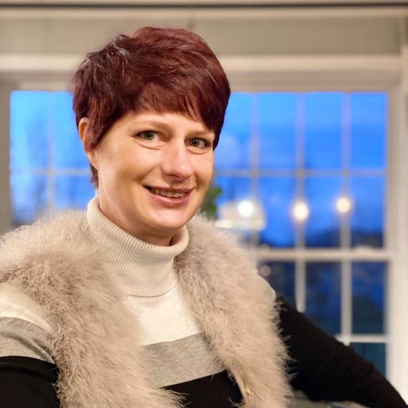 Profile Picture of Kerry Capriolo (@delphinus317) on Poshmark