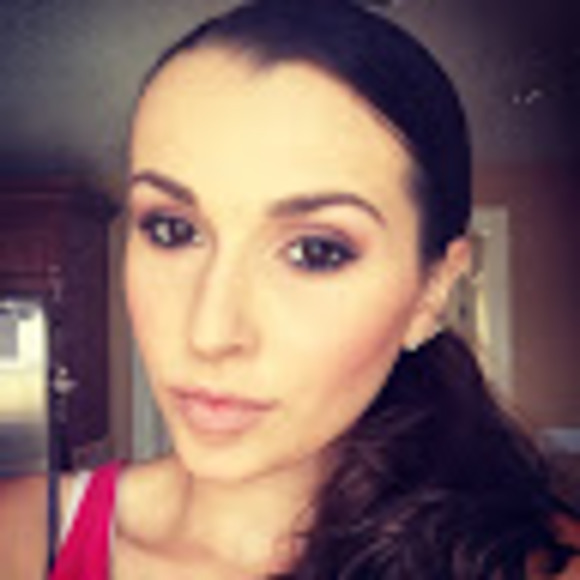 Profile Picture of Olga Bartolomeo (@olgabartolomeo) on Poshmark