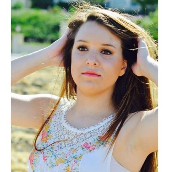 Profile Picture of Gabriella Rebata (@gabriellaadele) on Poshmark