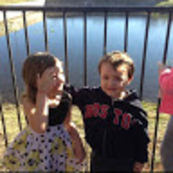 Alli Gesner - Poshmark Profile Picture of Alli Gesner (@agesner2007) on Poshmark