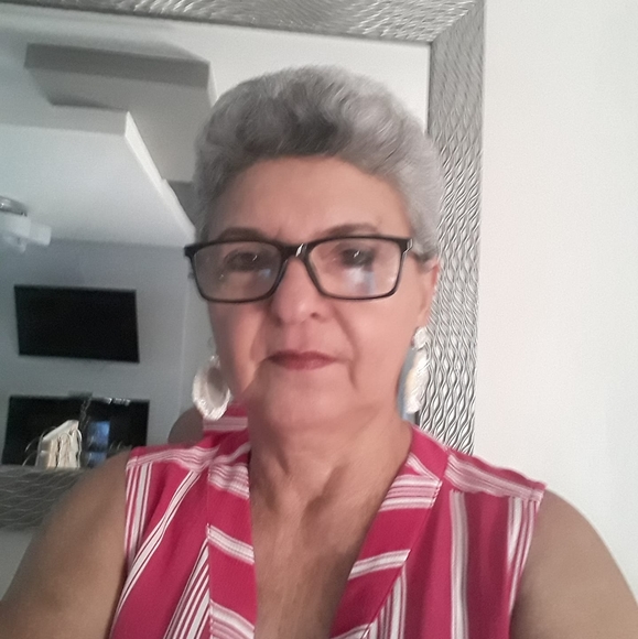 Profile Picture of Yolanda Acosta (@mamatoyi) on Poshmark