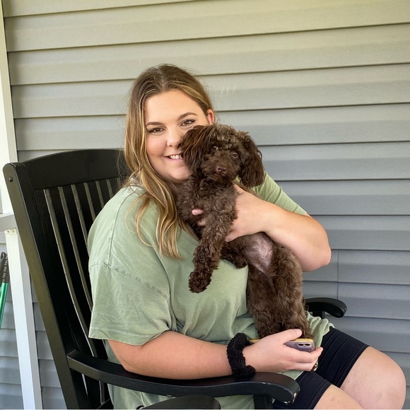 Profile Picture of Steph Schwoerer (@stephi3121) on Poshmark