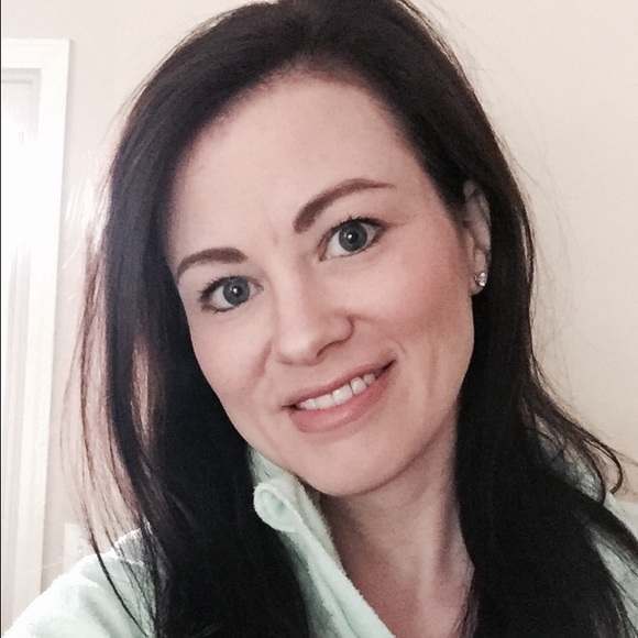 Profile Picture of Iris Webb (@mrsweb) on Poshmark