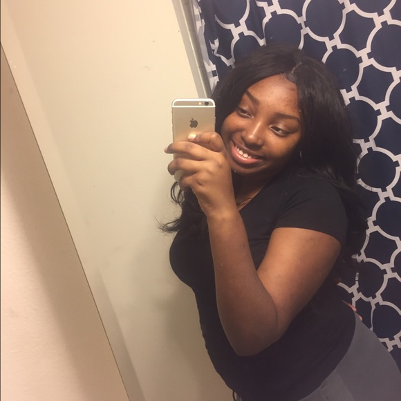 Profile Picture of Keayna Veney (@keayna) on Poshmark