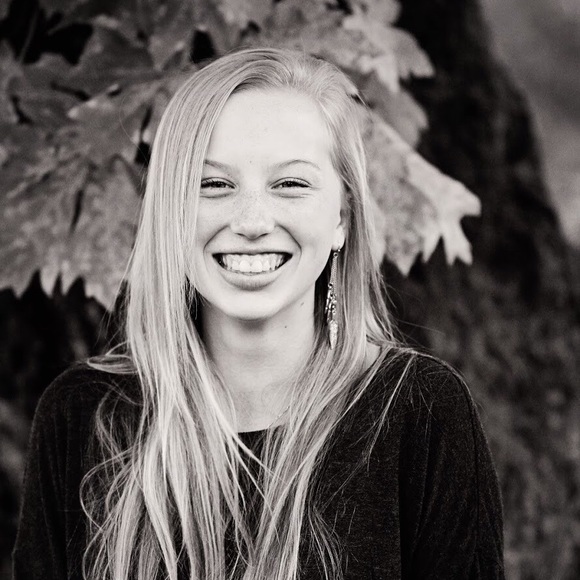 Profile Picture of Amanda Cooper (@a_rcooper) on Poshmark