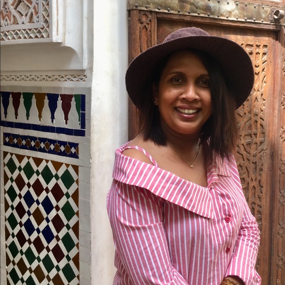 Profile Picture of Nelum Walpola (@nelumwalpola) on Poshmark