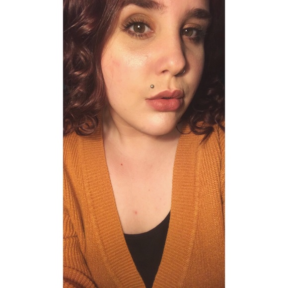 Profile Picture of Lela Neiswonger (@louisela) on Poshmark