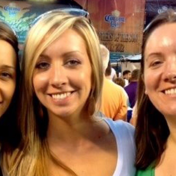 Kelly Houser - Poshmark Profile Picture of Kelly Houser (@kelchic) on Poshmark