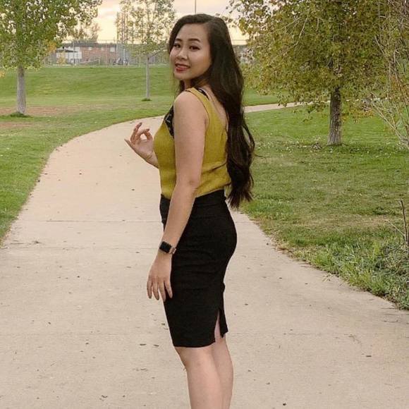 Profile Picture of Trinh Dang (@tridan832) on Poshmark