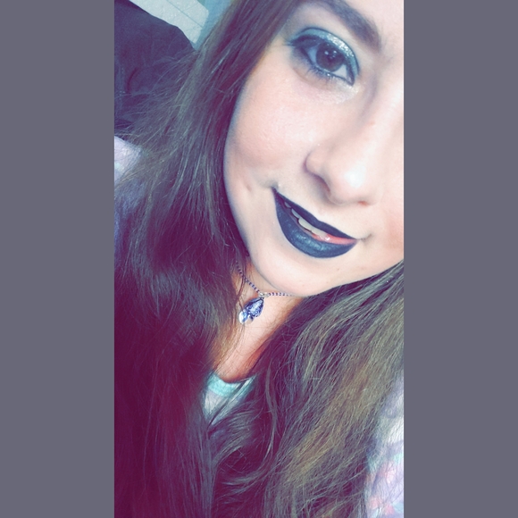 Profile Picture of Circe Aulabaugh (@circle420) on Poshmark