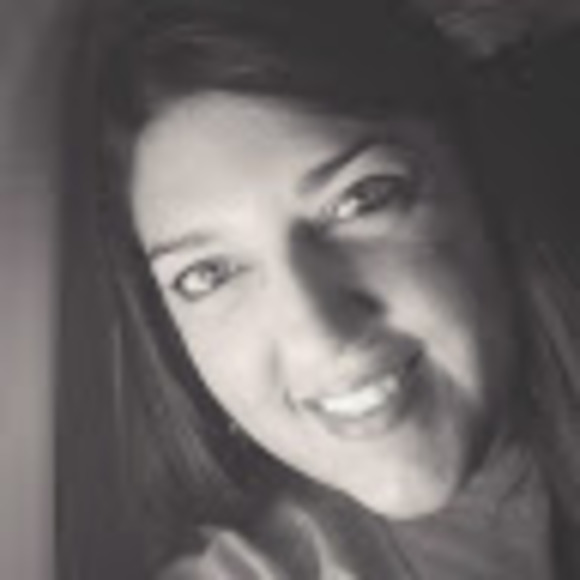 Profile Picture of Gabrielle Bazer (@gbaz25) on Poshmark