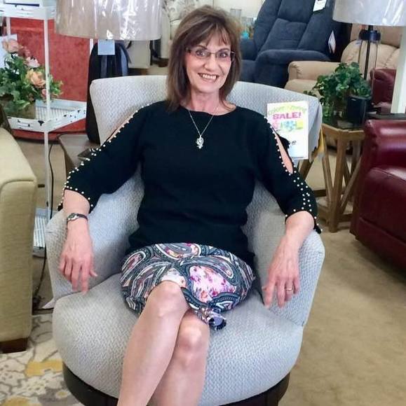 Profile Picture of Kathy Mashak (@kathymashak) on Poshmark