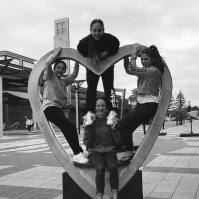 Profile Picture of Lara Young (@_larayoung) on Twitter