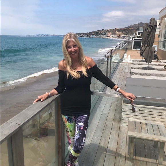 Profile Picture of Gayle Bindman (@vandgcollective) on Poshmark