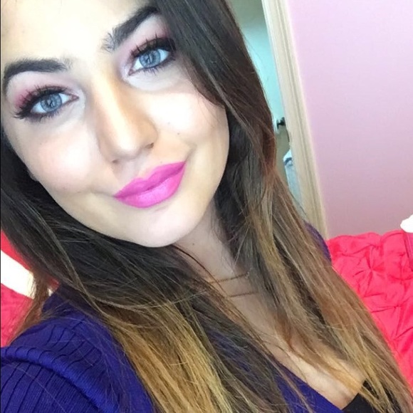 Profile Picture of Jennifer Bakaj (@jennbakaj) on Poshmark