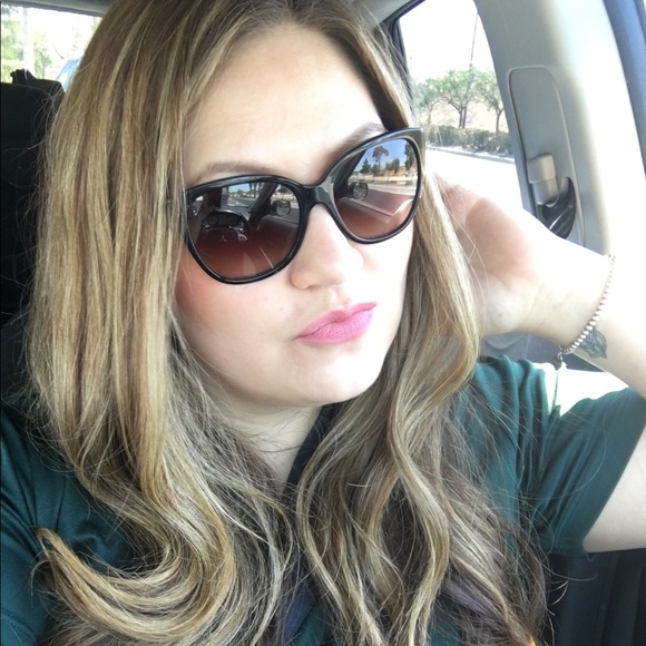 Profile Picture of Erica Passic (@whatadawl) on Poshmark