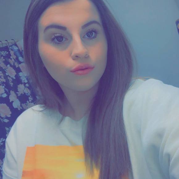 Profile Picture of Laura Danielle wagoner (@laurawag00) on Poshmark