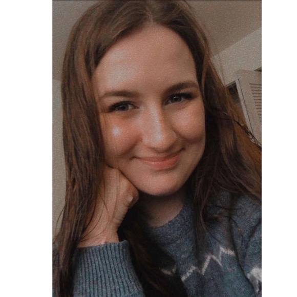 Profile Picture of Makenna Mounts (@makennamounts) on Poshmark