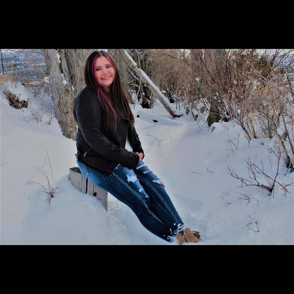 Profile Picture of Annie Matosich (@anniematosich) on Poshmark