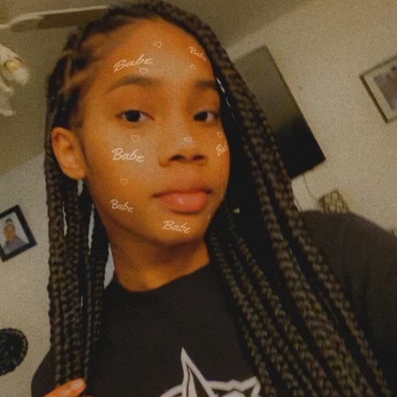 Profile Picture of Sienna Buggan (@yafavv_sese) on Poshmark