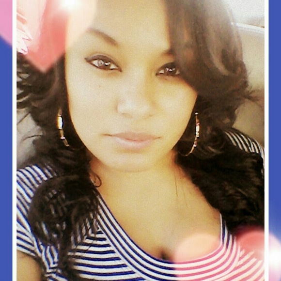 Profile Picture of Daniela Montalvo (@daniela702) on Poshmark