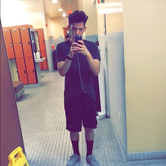 Profile Picture of Alejandro Anaya (@alejandro750) on Poshmark